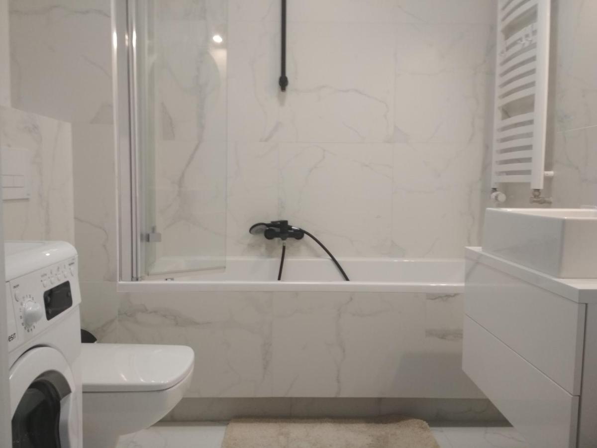 Airport 3Rooms New Apartment With Parking วอร์ซอ ภายนอก รูปภาพ